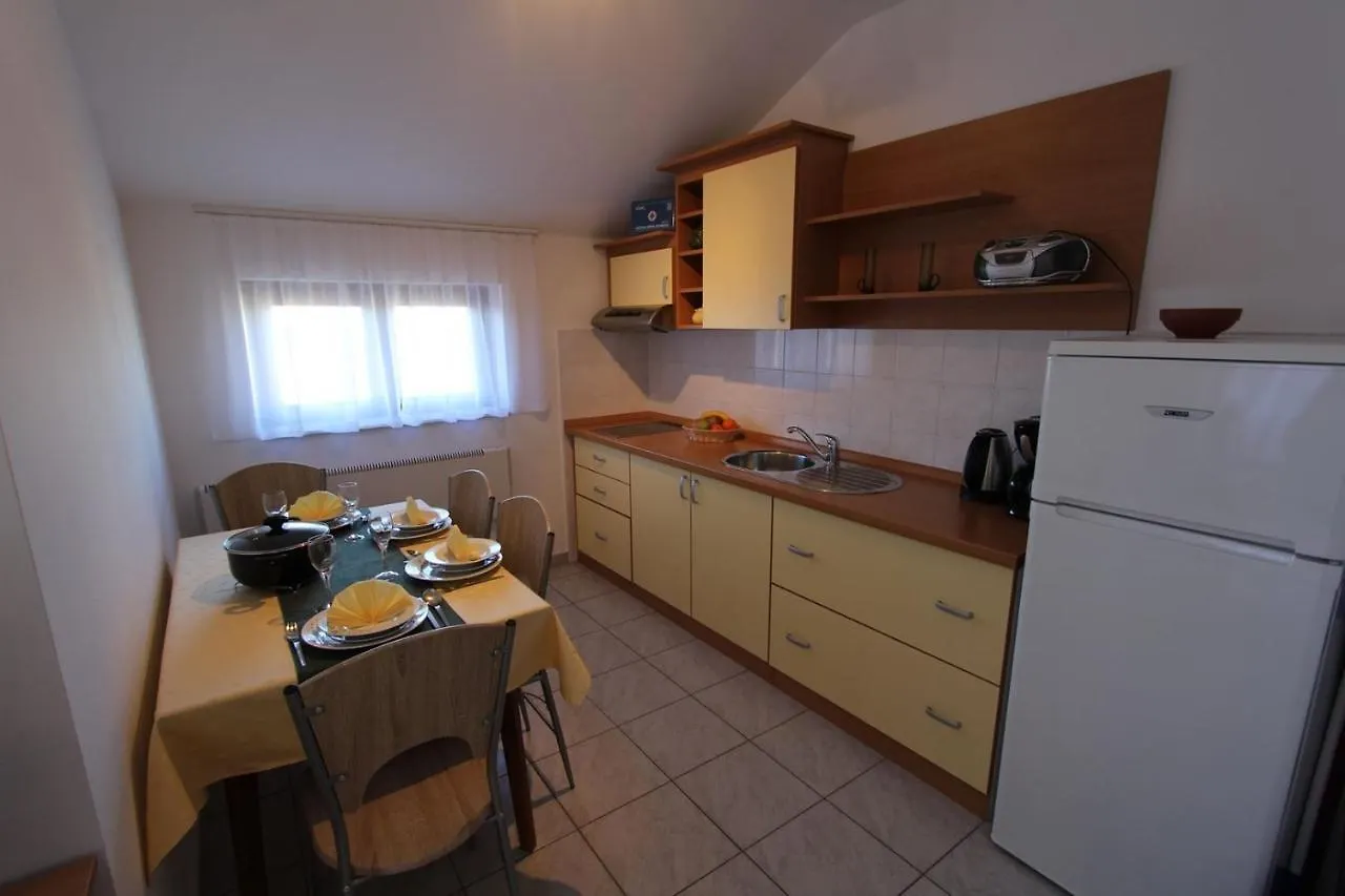Apartments Valdina Malinska Guest house