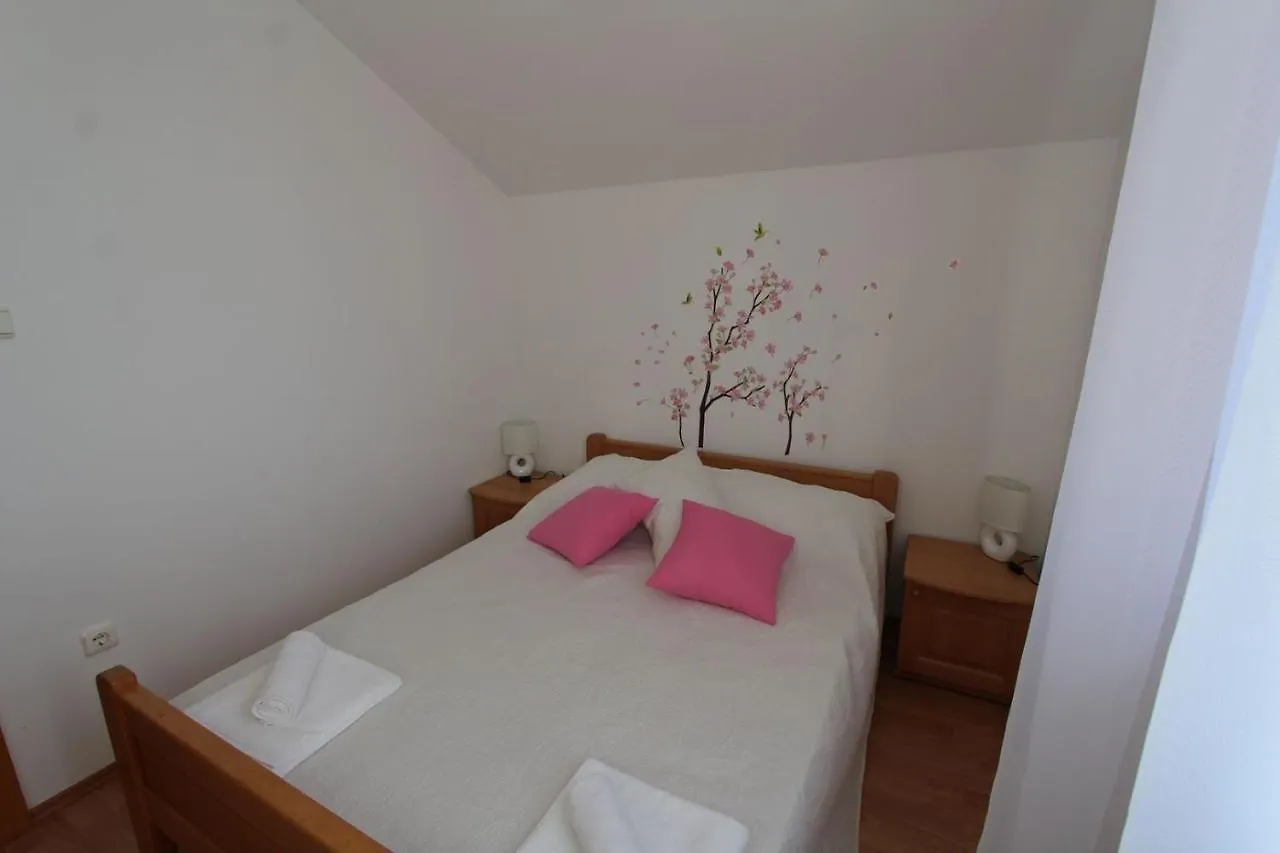 Guest house Apartments Valdina Malinska Croatia